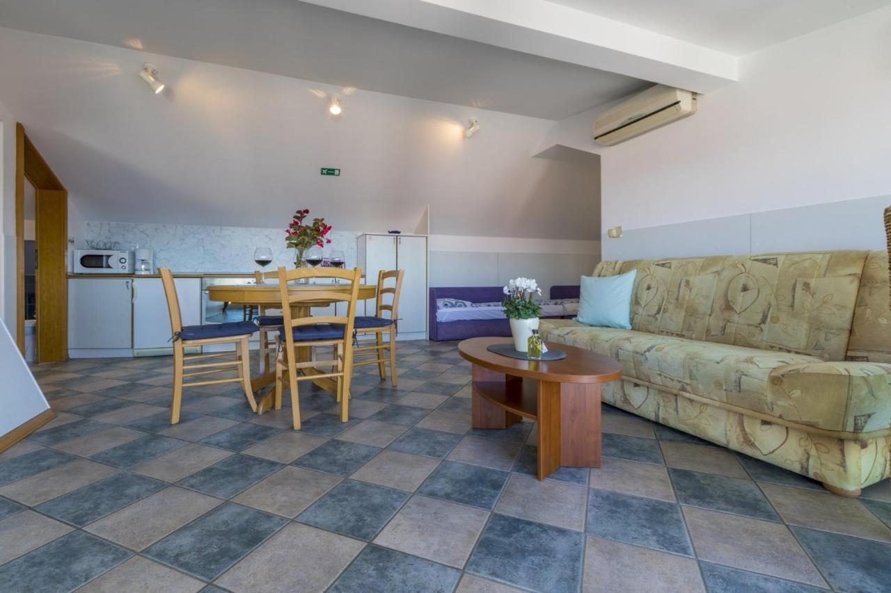 Blue Pearl Apartments Crikvenica Bagian luar foto
