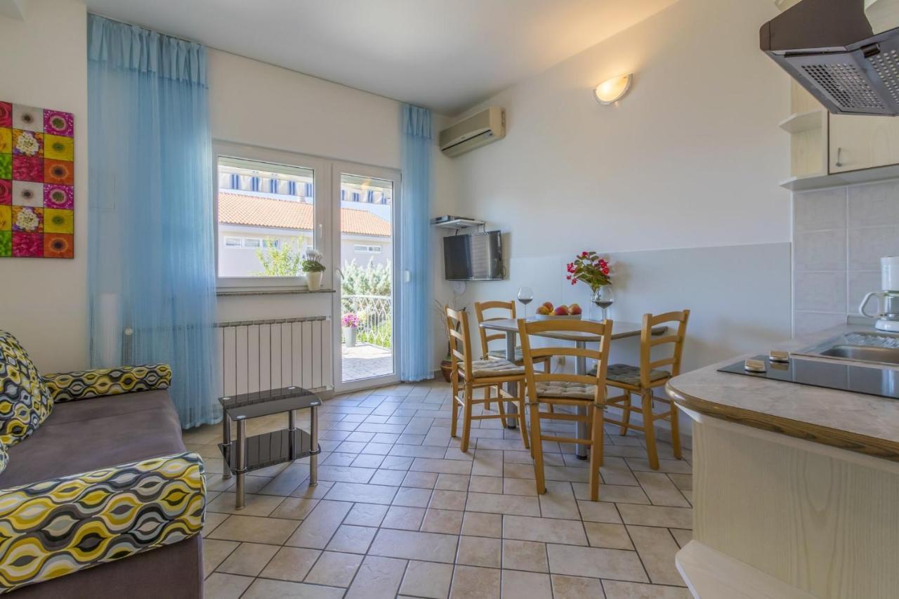 Blue Pearl Apartments Crikvenica Bagian luar foto